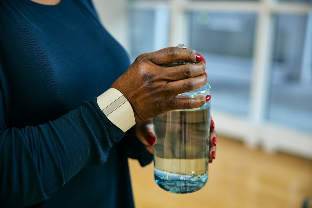Women with Silvertree Reach Dark opening water bottle